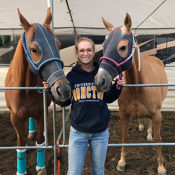 Meet your Posher, Patricia - Picture 2 of 5